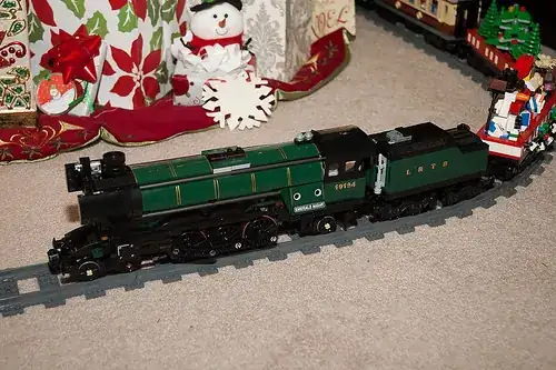 Front engine, standard Emerald Night (10194-1)