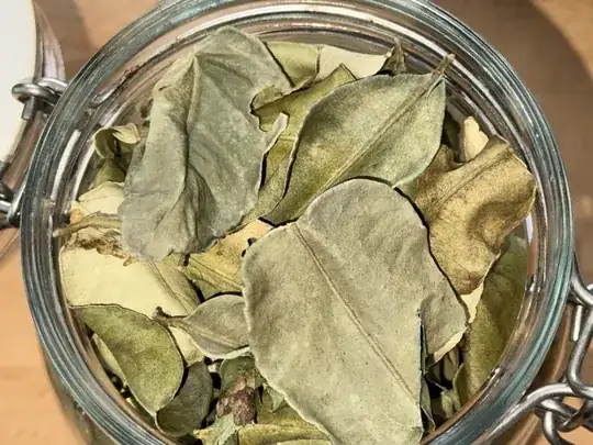 dried kafir lime leaves