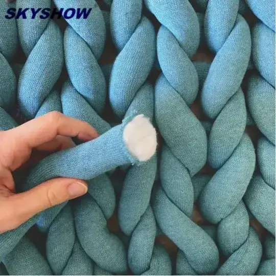 An image showing the cordage or fill inside of tube yarn