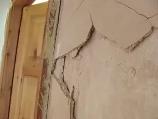 There is a small bit with large cracks