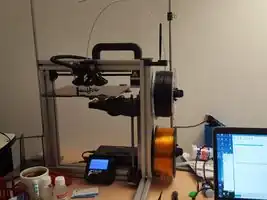 First print, a simple spinning flower top I designed.