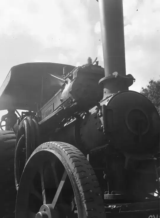 Traction engine