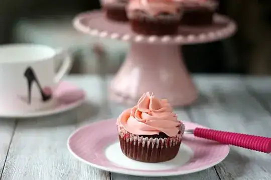 http://www.sugareverythingnice.blogspot.com/2012/03/banana-chocolate-cupcakes-with-italian.html