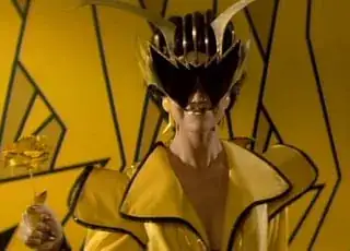 Yellow Queen smiling