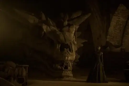 Cersei next to Balerion skull