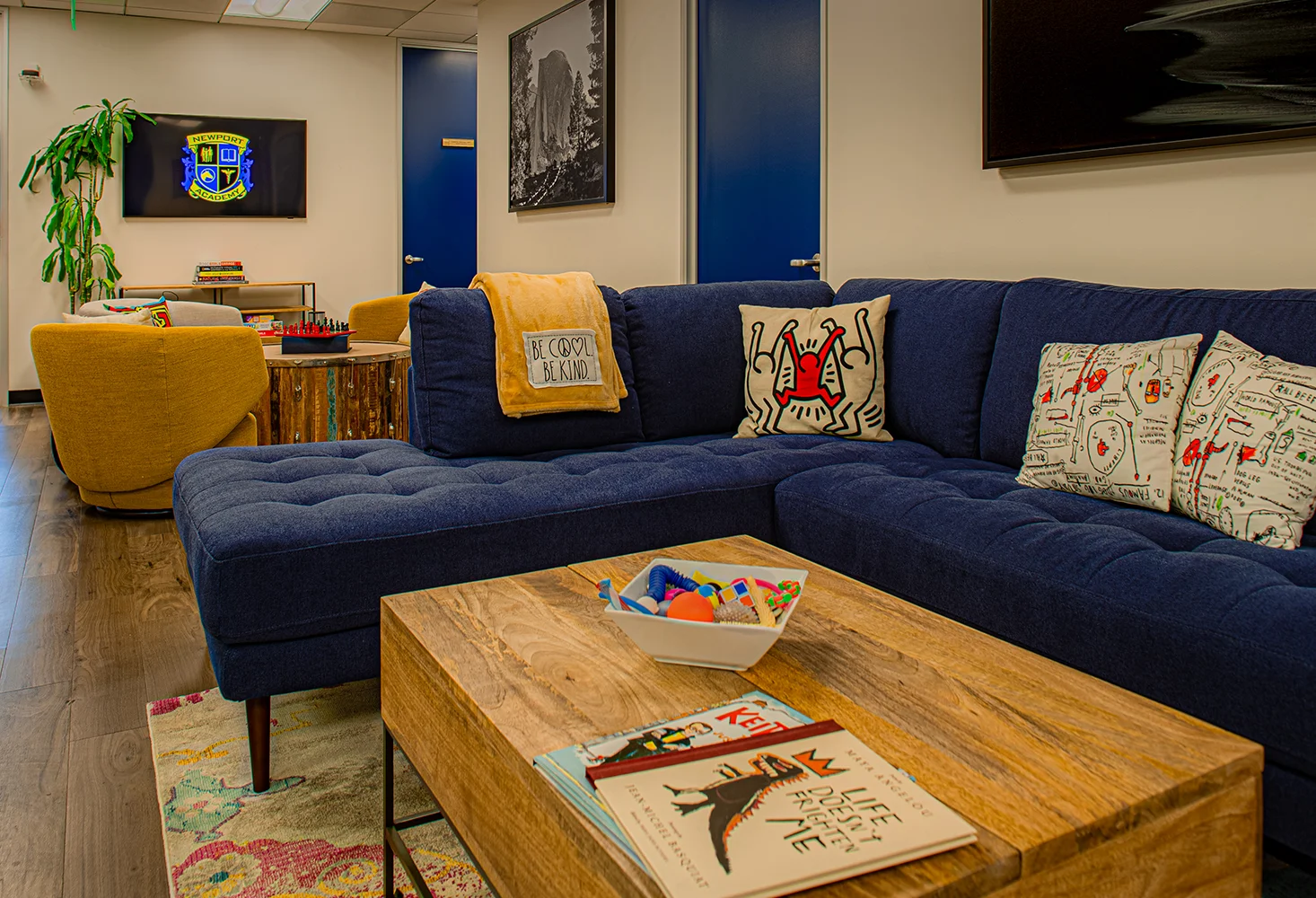 Lounge with a sofa, books, and a TV.