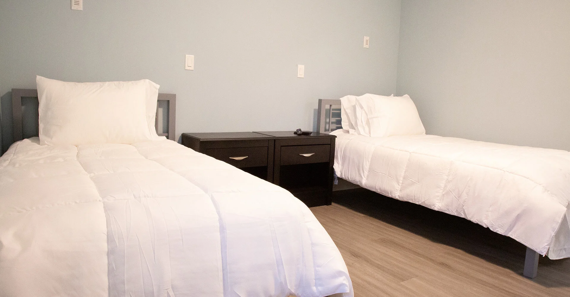 Bedroom with two twin beds and a shared nightstand.