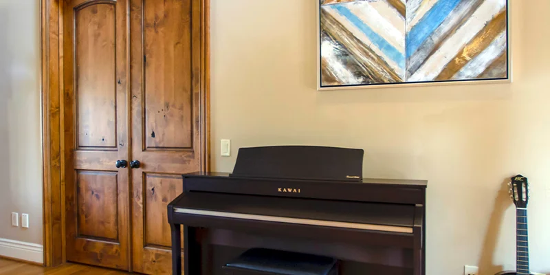 Lving room with a piano and a guitar.