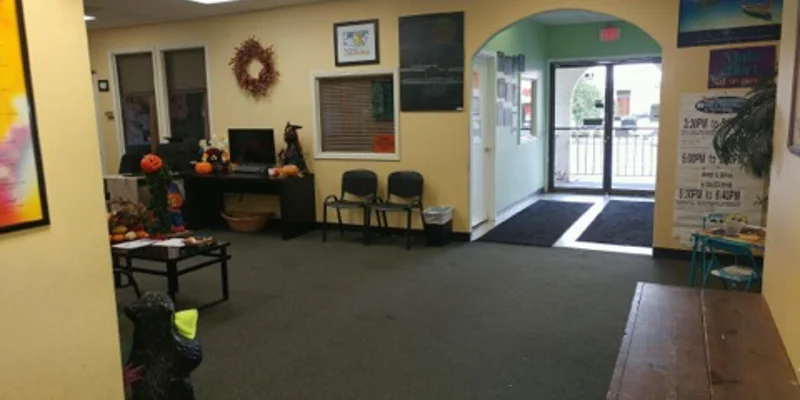 Lobby with chairs, decorations, and an open entrance