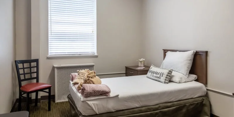 Private bedroom with a single bed next to the window.