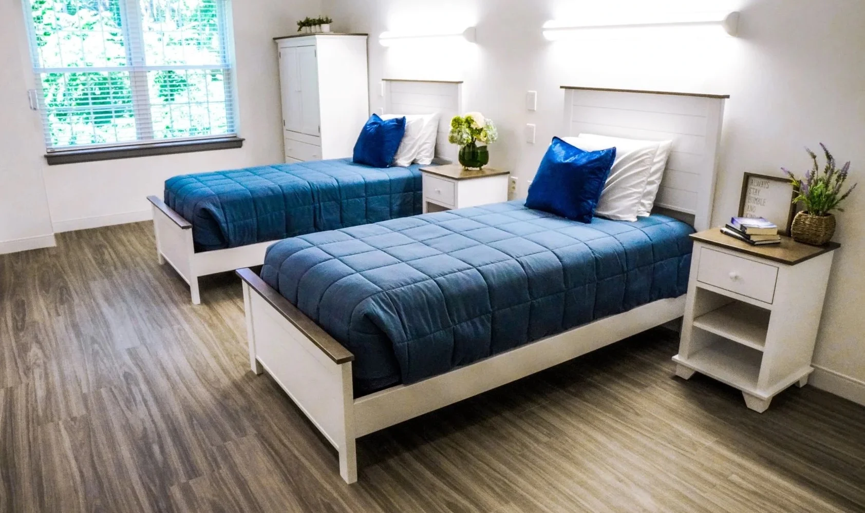 Shared bedroom with two twin beds .
