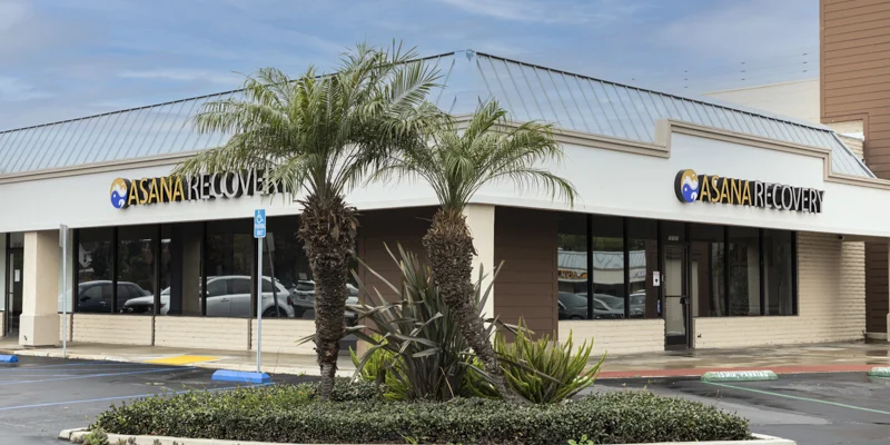 Exterior of Asana Recovery with a modern design and palm trees.