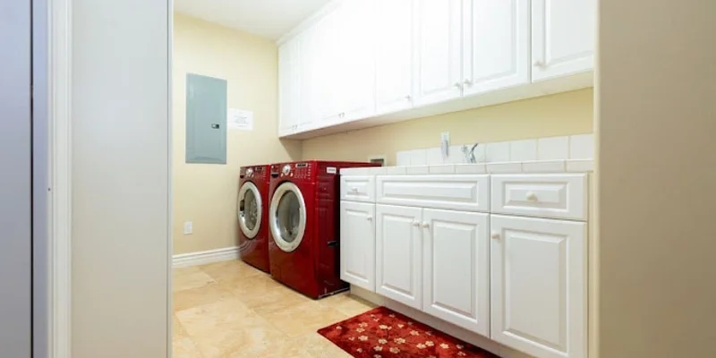 Crosspointe Recovery Sherman Oaks Laundry Room