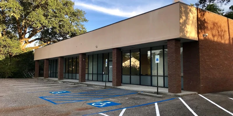 Biloxi New Season building with accessiblle parking at the entrance.
