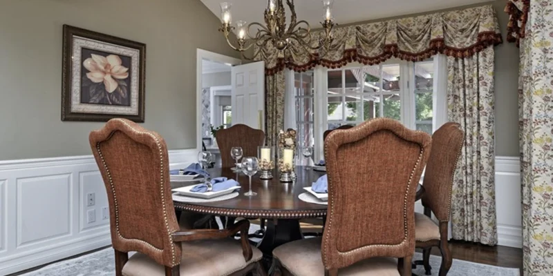 Dining room with table and chairs.