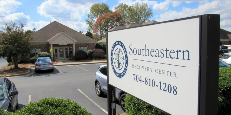 Southeastern Recovery Center sign and entrance view