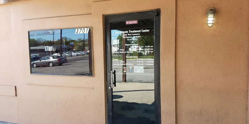 Entrance with operating hours.