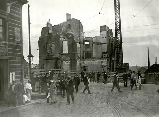 Entrance to the town, Viaduc Avenue.