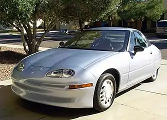 The General Motors EV1, one of the cars introduced due to a California Air Resources Board (CARB) mandate, had a range of 260&nbsp;km (160 miles) with NiMH batteries in 1999.
