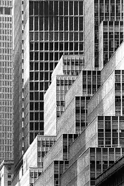 An example of "telephoto" distortion used for artistic purposes. Created by a 300&nbsp;mm lens on a full-frame 35&nbsp;mm camera.