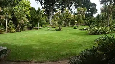Necrópolis en el Jardin Georges Delaselle.