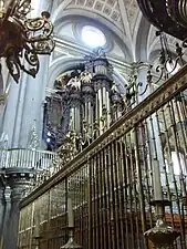 El órgano y enrejado del Coro.