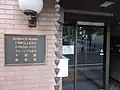 Puerta de entrada de la Embajada de Colombia