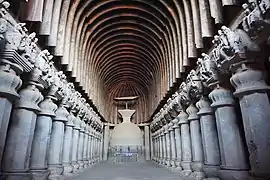 El gran chaitya en las cuevas de Karla, Maharashtra, ca. 120&nbsp;a.&nbsp;C.