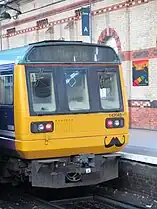 Tren en Manchester con un bigote durante noviembre; Reino Unido, 2014.