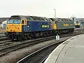 Clase 47/0 No. 47&nbsp;237, con la librea de Advenza Freight y la Clase 57 No. 57&nbsp;005 con la librea de Freightliner en Derby en 2008