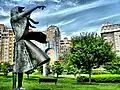 Aí veñen os mariñeiros en la plaza Elíptica de La Coruña