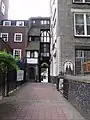 Entrada de la iglesia prioral