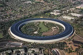 Vista aérea de Apple Park en Cupertino por Norman Foster, 2017.