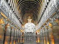 Las cuevas de Ajanta son 30 monumentos budistas excavados en cuevas, construidos bajo los vakatakas, ca. siglo V&nbsp;d.&nbsp;C.