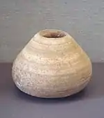 Recipiente de alabastro de la región central del Éufrates, 6500 a.C., Museo del Louvre.