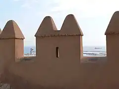 Merlones piramidales de la Alcazaba de Almería, del siglo&nbsp;X.