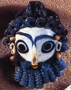 Amuleto púnico con forma de cabeza con barba (s.&nbsp;IV o s.&nbsp;III&nbsp;a.&nbsp;C.).