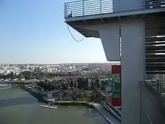 Ascensor panorámico de la Torre Schindler desde el mirador de la torre