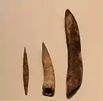 Herramientas óseas de la cultura Auriñaciense (aguja, puntas y herramientas para perforar agujeros), Cueva de Hayonim, 30.000 a.&nbsp;C.