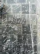 Grafitis en ambos idiomas