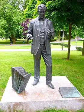 Monumento a Jesús Loroño