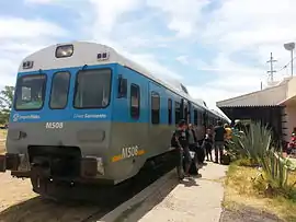 Automotor serie 593 en el Servicio Once - Santa Rosa (Via General Pico), La Pampa, con esquema de Trenes Argentinos Operadora Ferroviaria.