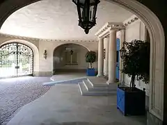 Interior de la puerta cochera.