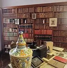 Diversas colecciones de libros, muchas relacionadas con el Martín Fierro