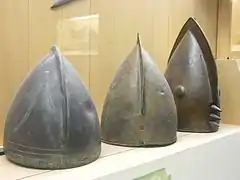 Cascos con cresta, 1150-950&nbsp;a.&nbsp;C.