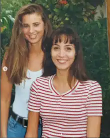 Cecilia cubas celebrando una reunion con su amiga diana Alfonso en su casa en el barrio laguna grande en el año 1996