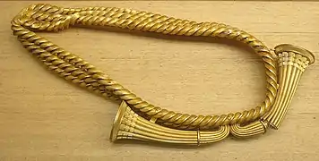 «Cinturón» en oro (Guînes, Pas-de-Calais), ca. 1200-1000&nbsp;a.&nbsp;C.