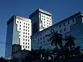Torres “A” con 54 metros y “B” con 70 metros de altura .