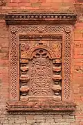 Arabesco de terracota en la pared de la mezquita Khania Dighi, Gauda, siglo XV