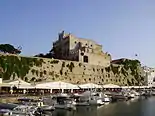 Muralla y casa Consistorial